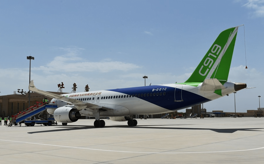 A C919 passenger aircraft lands at the Turpan Jiaohe Airport in Turpan, Northwest China's Xinjiang Uygur autonomous region, June 28, 2020. [Photo/Xinhua]
