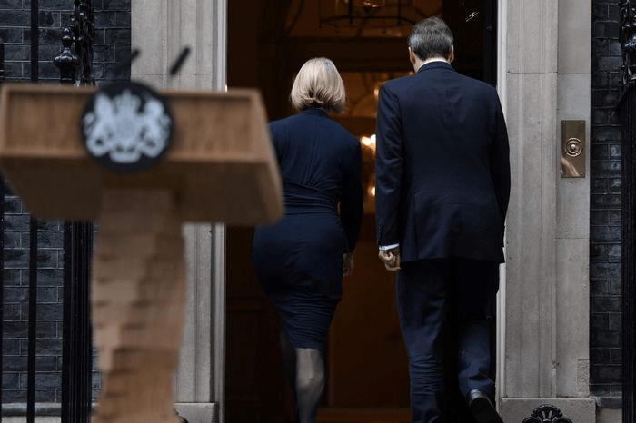 Britain’s Prime Minister Liz Truss (L) and her husband Hugh O’Leary walk inside 10 Downing Street, in central London, on October 20, 2022 following a statement to announce her resignation. DANIEL LEAL/AGENCE FRANCE-PRESSE/GETTY IMAGES