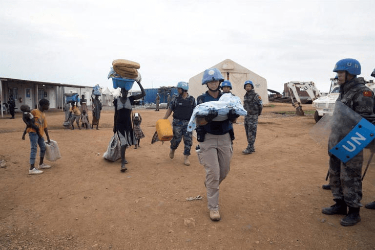 Archive - UN 'blue helmets' give aid to displaced people in South Sudan - -/UNMISS/dpa © Provided by News 360